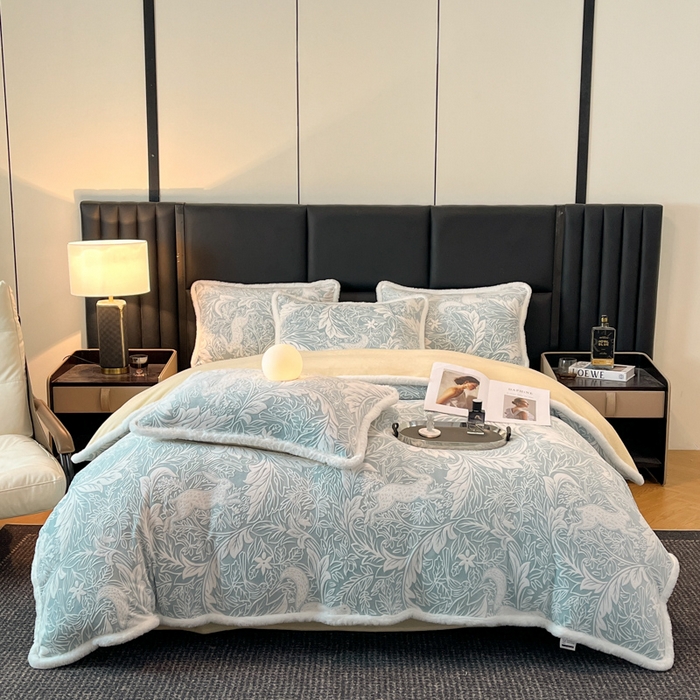 91家纺网 家纺一手货源 找家纺 畅畅家纺 2025新款兔毛绒大包边雕花牛奶绒绒四件套 香缇娜-蓝