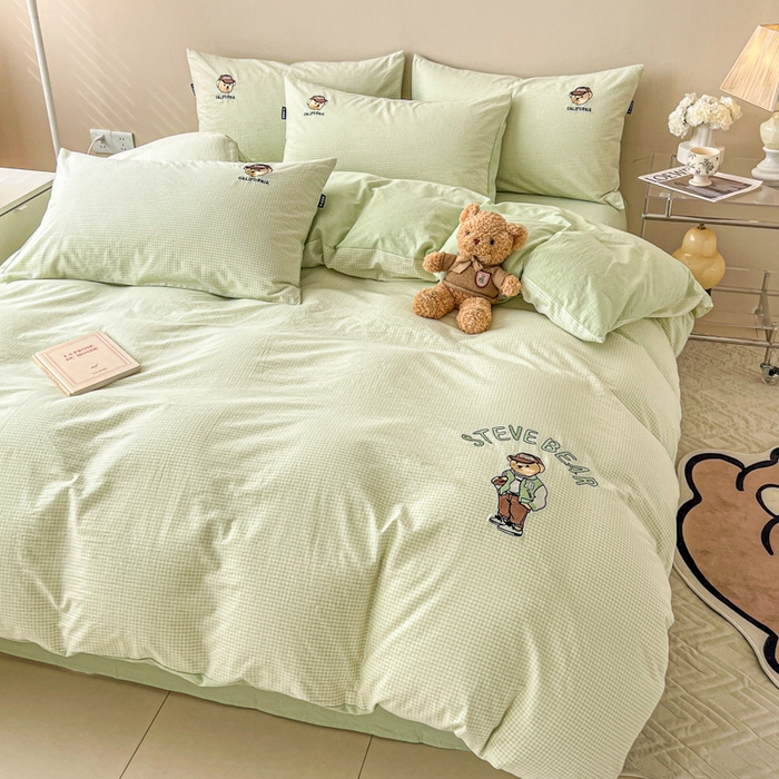 91家纺网 家纺一手货源 找家纺 2025新款A类全棉色织水洗棉可爱小熊刺绣四件套 小熊先生-草绿