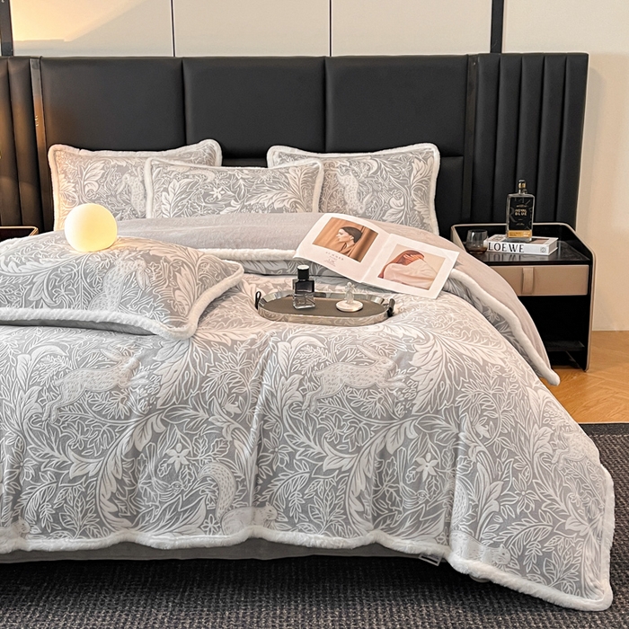 91家纺网 家纺一手货源 找家纺 畅畅家纺 2025新款兔毛绒大包边雕花牛奶绒绒四件套 香缇娜-灰