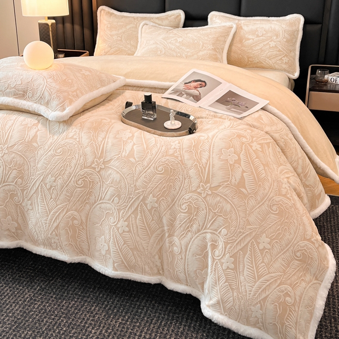 91家纺网 家纺一手货源 找家纺 畅畅家纺 2025新款兔毛绒大包边雕花牛奶绒绒四件套 叶语-浅咖