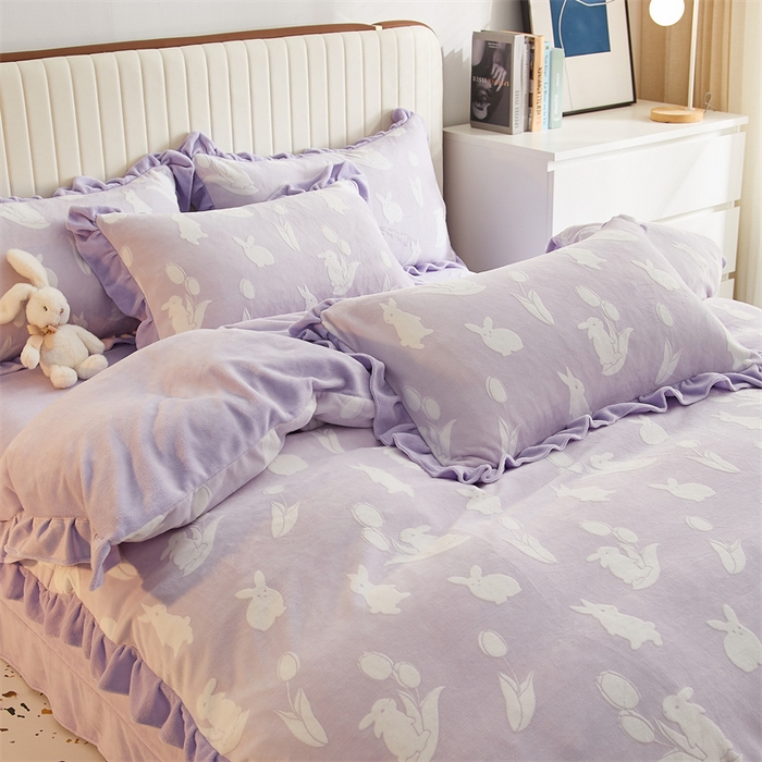 91家纺网 家纺一手货源 找家纺 （买家秀爆款不断货）A类母婴级牛奶雕花绒四件套珊瑚绒四件套雪花绒四件套韩版公主风雕花牛奶绒床盖四件套 古田兔子-紫