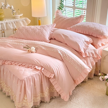 91家纺网 家纺一手货源 找家纺 （总）美达家纺 2025新款山茶花系列纯色A类全棉半夹棉床裙四件套