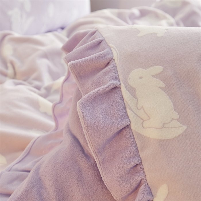 91家纺网 家纺一手货源 找家纺 （买家秀爆款不断货）A类母婴级牛奶雕花绒四件套珊瑚绒四件套雪花绒四件套韩版公主风雕花牛奶绒床盖四件套 古田兔子-紫