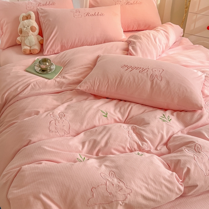 91家纺网 家纺一手货源 找家纺 多乐家纺 2025新款超柔加厚有氧提花针织小竺棉绣花四件套(提供买家秀） 兔兔-粉粉