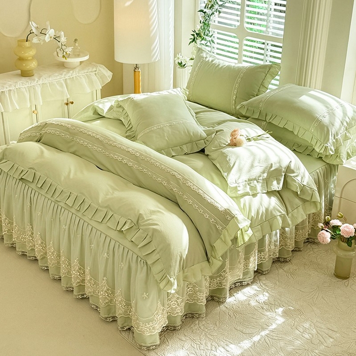 91家纺网 家纺一手货源 找家纺 美达家纺 2025新款山茶花系列纯色A类全棉单层床裙四件套 山茶花-草绿