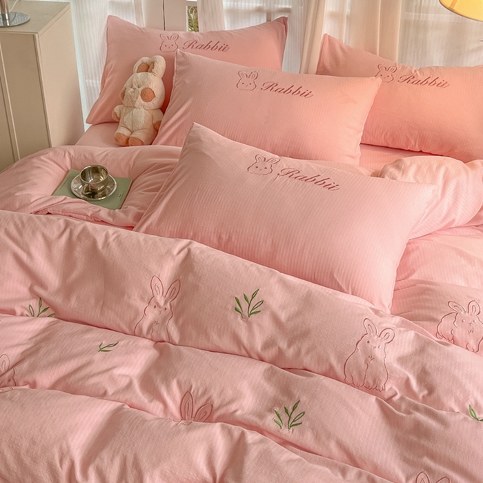 91家纺网 家纺一手货源 找家纺 多乐家纺 2025新款超柔加厚有氧提花针织小竺棉绣花四件套(提供买家秀） 兔兔-粉粉