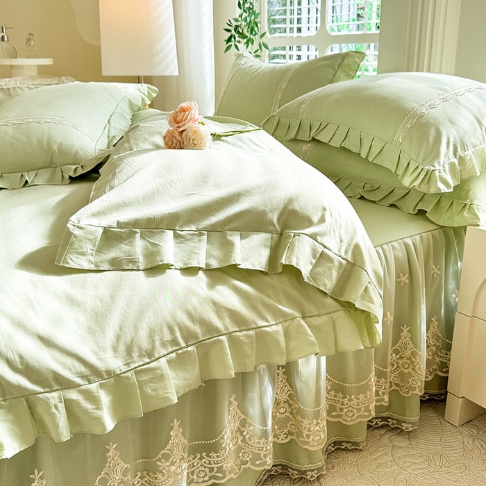 91家纺网 家纺一手货源 找家纺 美达家纺 2025新款山茶花系列纯色A类全棉单层床裙四件套 山茶花-草绿