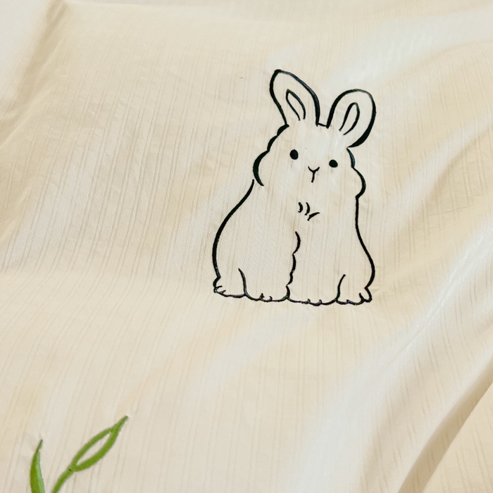 91家纺网 家纺一手货源 找家纺 多乐家纺 2025新款超柔加厚有氧提花针织小竺棉绣花四件套(提供买家秀） 兔兔-白蓝