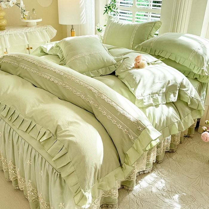 91家纺网 家纺一手货源 找家纺 美达家纺 2025新款山茶花系列纯色A类全棉单层床裙四件套 山茶花-草绿