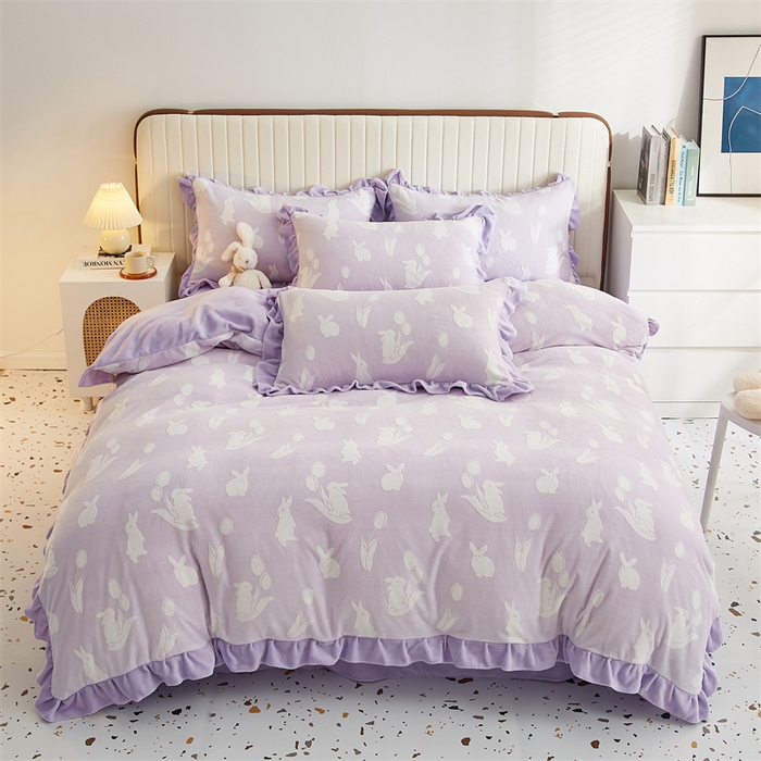 91家纺网 家纺一手货源 找家纺 （买家秀爆款不断货）A类母婴级牛奶雕花绒四件套珊瑚绒四件套雪花绒四件套韩版公主风雕花牛奶绒床盖四件套 古田兔子-紫