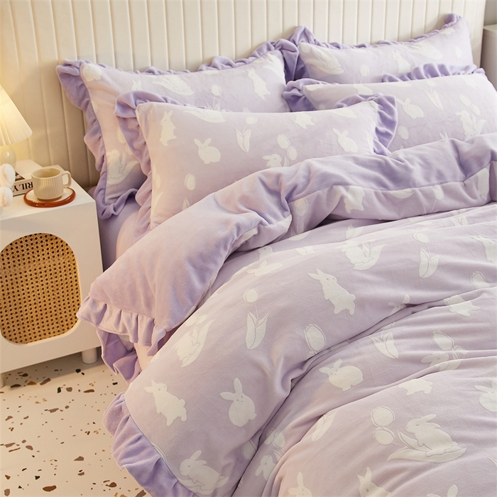 91家纺网 家纺一手货源 找家纺 （买家秀爆款不断货）A类母婴级牛奶雕花绒四件套珊瑚绒四件套雪花绒四件套韩版公主风雕花牛奶绒床盖四件套 古田兔子-紫