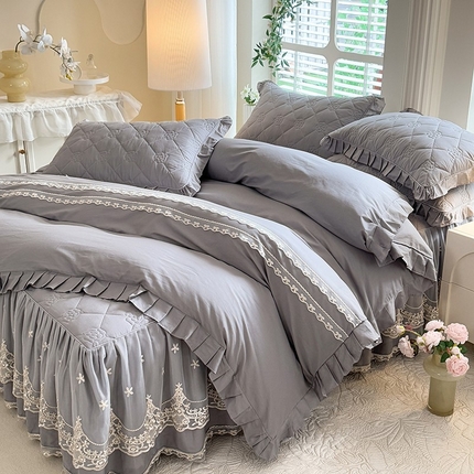 91家纺网 家纺一手货源 找家纺 （总）美达家纺 2025新款山茶花系列纯色A类全棉半夹棉床裙四件套