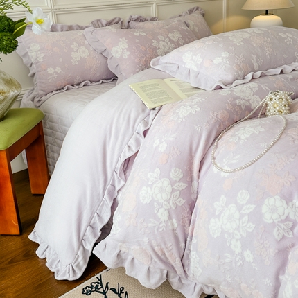 91家纺网 家纺一手货源 找家纺 （买家秀爆款不断货）A类母婴级牛奶雕花绒四件套珊瑚绒四件套雪花绒四件套韩版公主风雕花牛奶绒床盖四件套 花开花艳-粉紫