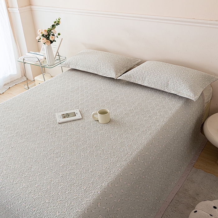 91家纺网 家纺一手货源 找家纺 2025新款13070双面全棉砂洗大直边床盖三件套四件套 雨溪