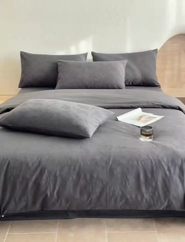 91家纺网 家纺一手货源 找家纺 2025新款全棉三层纱浮雕大提花四件套系列 苍兰-古典灰