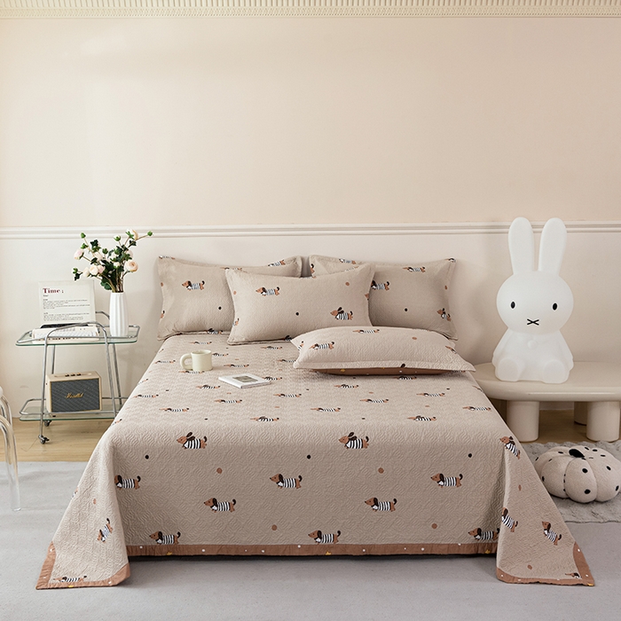 91家纺网 家纺一手货源 找家纺 2025新款13070双面全棉砂洗大直边床盖三件套四件套 跳跳狗