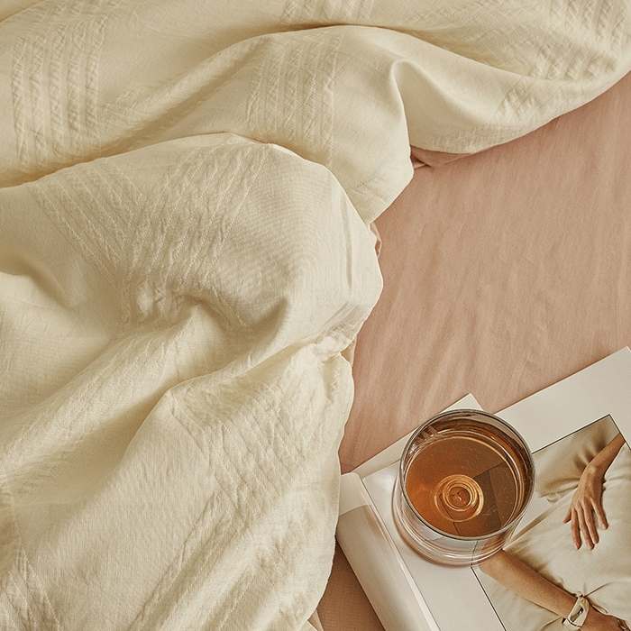 91家纺网 家纺一手货源 找家纺 2025新款全棉三层纱浮雕大提花四件套系列 棱格-米白