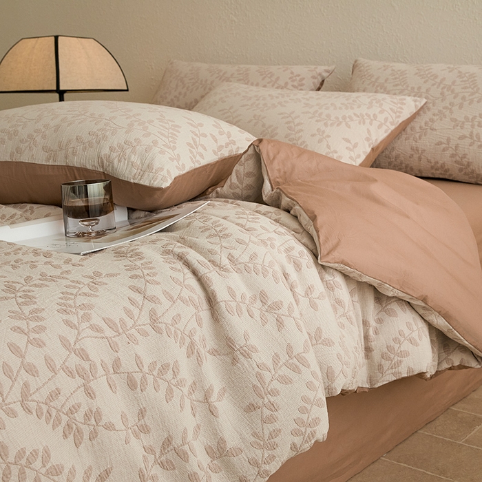 91家纺网 家纺一手货源 找家纺 2025新款全棉三层纱色织大提花四件套系列 浮生-咖