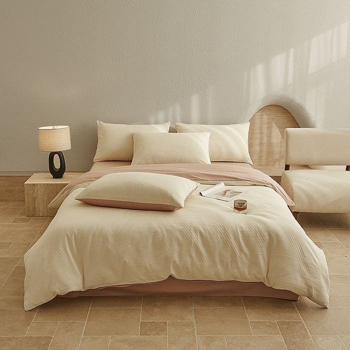 91家纺网 家纺一手货源 找家纺 2025新款全棉三层纱浮雕大提花四件套系列 棱格-米白