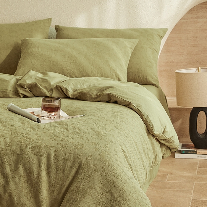 91家纺网 家纺一手货源 找家纺 2025新款全棉三层纱浮雕大提花四件套系列 芳菲-橄榄绿