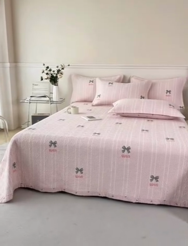 91家纺网 家纺一手货源 找家纺 2025新款13070双面全棉砂洗大直边床盖三件套四件套 卡洛琳