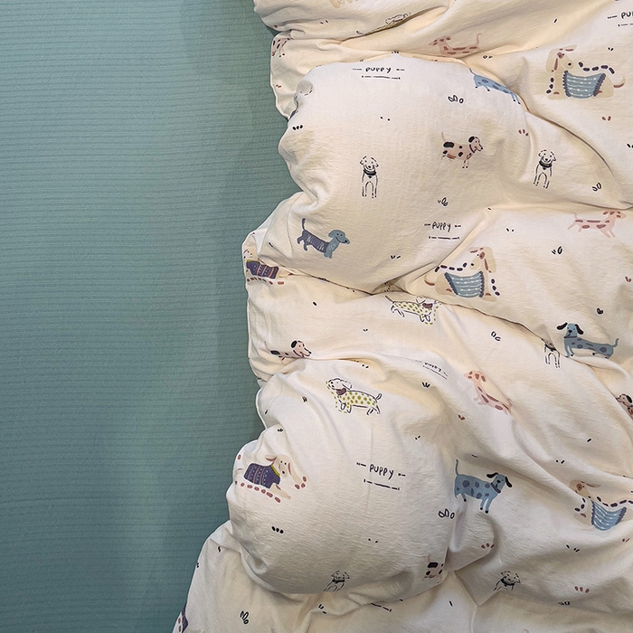 91家纺网 家纺一手货源 找家纺 奈颜 2025新款爆款云感提花双层纱裸睡四件套-叠拍图 狗狗派对