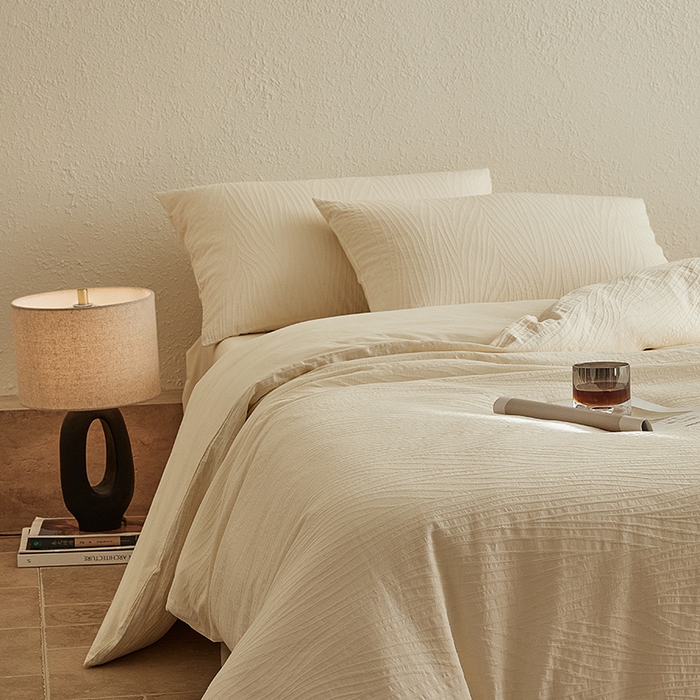 91家纺网 家纺一手货源 找家纺 2025新款全棉三层纱浮雕大提花四件套系列 恒久-米白