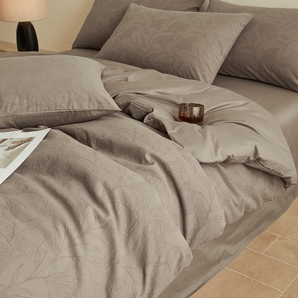 91家纺网 家纺一手货源 找家纺 2025新款全棉三层纱浮雕大提花四件套系列 苍兰-卡其