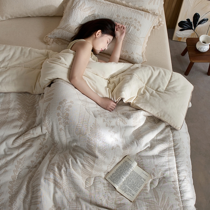 91家纺网 家纺一手货源 找家纺 2025春夏新品棉麻春秋被冬被全系列被子被芯 铃兰颂-米白