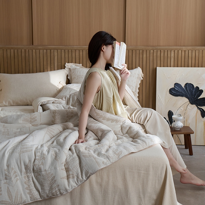 91家纺网 家纺一手货源 找家纺 2025春夏新品棉麻春秋被冬被全系列被子被芯 铃兰颂-米白