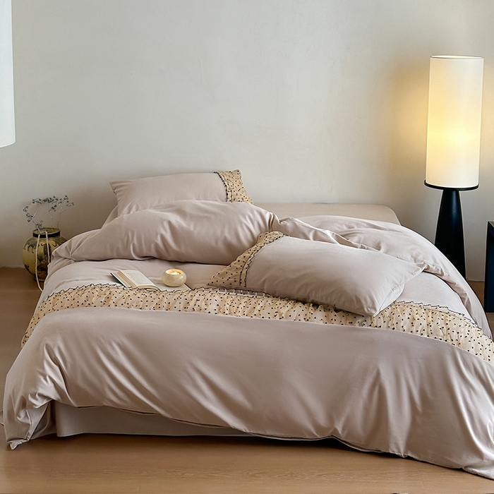 91家纺网 家纺一手货源 找家纺 2025新款直播热款奶油公主风法式蕾丝花边四件套水洗磨毛纯色床笠学生三件套-简单爱 简单爱-驼