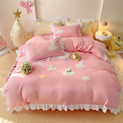 91家纺网 家纺一手货源 找家纺 慕语家纺 2025新款韩版水洗磨毛棉卡通贴布绣四件套-云朵兔 云朵兔-浅玉粉