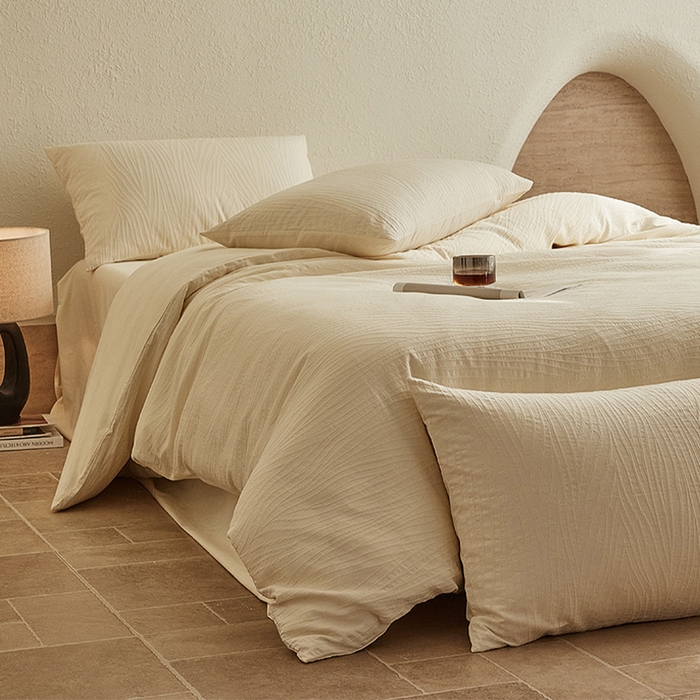 91家纺网 家纺一手货源 找家纺 2025新款全棉三层纱浮雕大提花四件套系列 恒久-米白