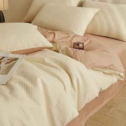 91家纺网 家纺一手货源 找家纺 2025新款全棉三层纱浮雕大提花四件套系列 棱格-米白