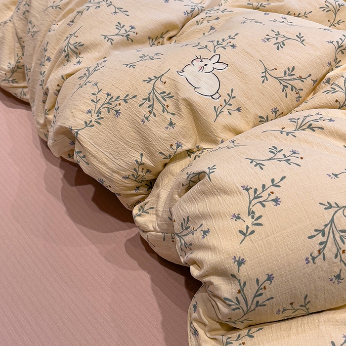 91家纺网 家纺一手货源 找家纺 奈颜 2025新款爆款云感提花双层纱裸睡四件套-叠拍图 花花小兔