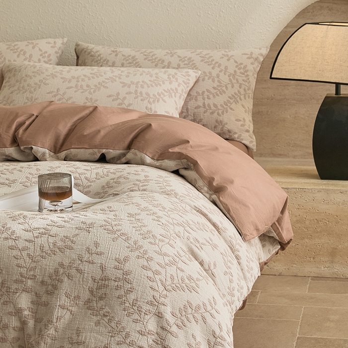 91家纺网 家纺一手货源 找家纺 2025新款全棉三层纱色织大提花四件套系列 浮生-咖