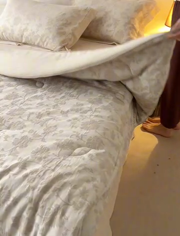 91家纺网 家纺一手货源 找家纺 2025春夏新品棉麻春秋被冬被全系列被子被芯 芳华