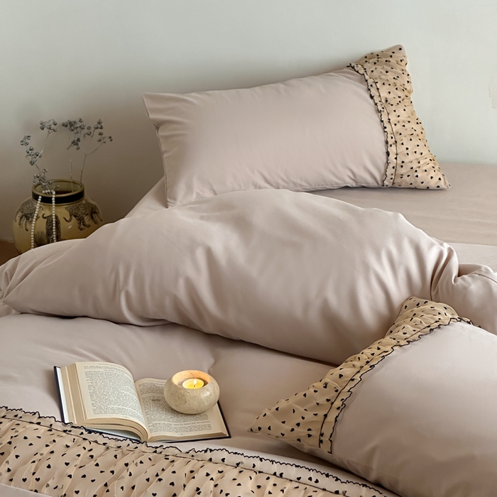 91家纺网 家纺一手货源 找家纺 2025新款直播热款奶油公主风法式蕾丝花边四件套水洗磨毛纯色床笠学生三件套-简单爱 简单爱-驼