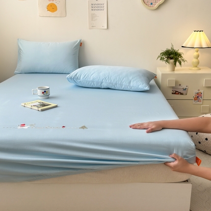 91家纺网 家纺一手货源 找家纺 （总）2025春夏新款A类小清新全棉纯棉绣花床笠席梦思保护罩单床笠可配同色枕套