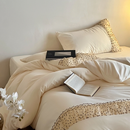 91家纺网 家纺一手货源 找家纺 2025新款直播热款奶油公主风法式蕾丝花边四件套水洗磨毛纯色床笠学生三件套-简单爱 简单爱-米白