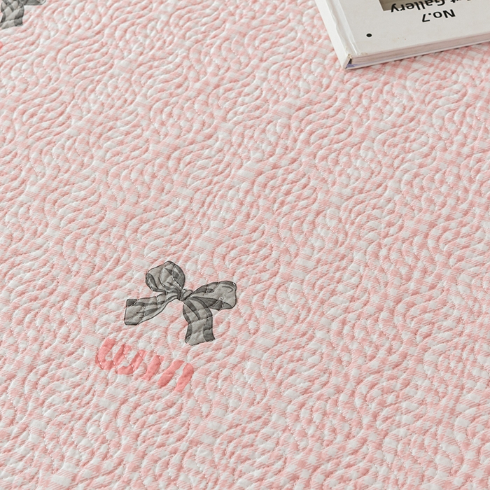 91家纺网 家纺一手货源 找家纺 2025新款13070双面全棉砂洗大直边床盖三件套四件套 卡洛琳