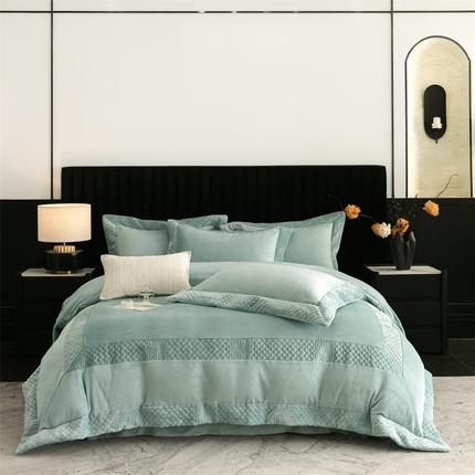 91家纺网 家纺一手货源 找家纺 保罗圣迪奥 2025新款牛奶绒宽边四件套-梵希 梵希-千草绿