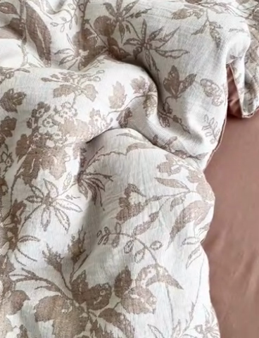 91家纺网 家纺一手货源 找家纺 2025新款全棉三层纱色织大提花四件套系列 雪月-咖