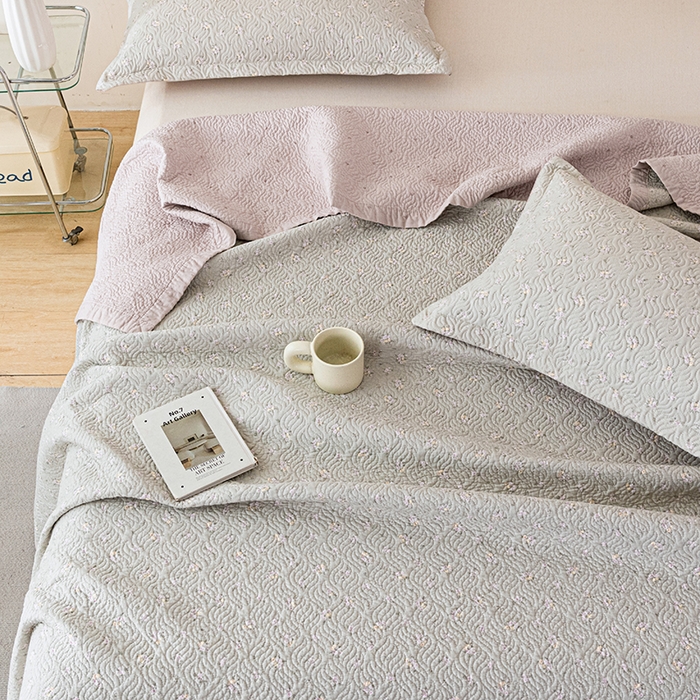 91家纺网 家纺一手货源 找家纺 2025新款13070双面全棉砂洗大直边床盖三件套四件套 雨溪