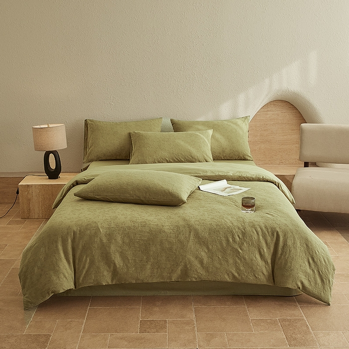 91家纺网 家纺一手货源 找家纺 2025新款全棉三层纱浮雕大提花四件套系列 芳菲-橄榄绿