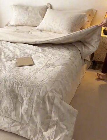 91家纺网 家纺一手货源 找家纺 2025春夏新品棉麻春秋被冬被全系列被子被芯 醉春烟