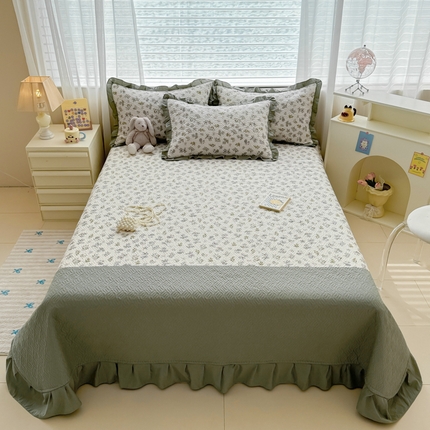 91家纺网 家纺一手货源 找家纺 2025新款木棉夹棉花边拼接床盖系列 依恋-绿