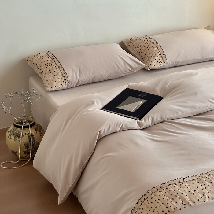 91家纺网 家纺一手货源 找家纺 2025新款直播热款奶油公主风法式蕾丝花边四件套水洗磨毛纯色床笠学生三件套-简单爱 简单爱-驼