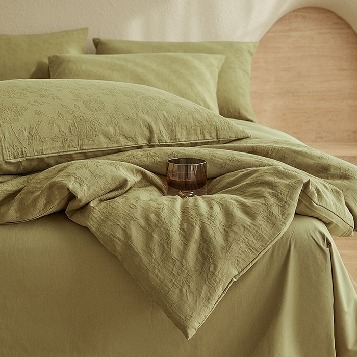 91家纺网 家纺一手货源 找家纺 2025新款全棉三层纱浮雕大提花四件套系列 芳菲-橄榄绿