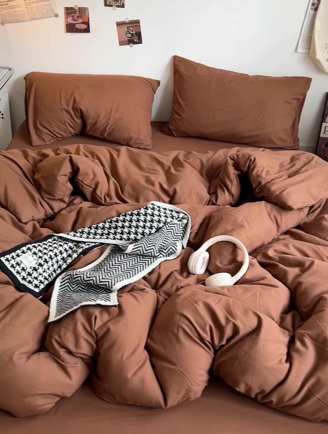 91家纺网 家纺一手货源 找家纺 梦卓家纺 2025爆款ins风超柔褶皱亲肤磨毛水洗棉四件套 焦糖